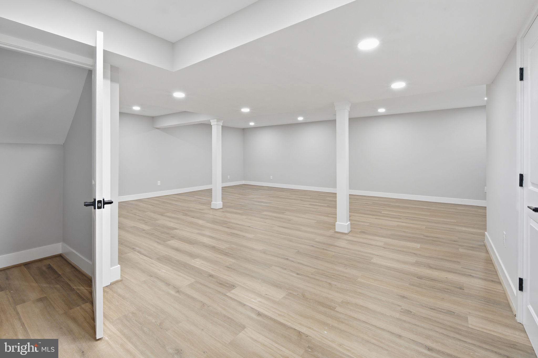 VIENNA OAKS - Residential