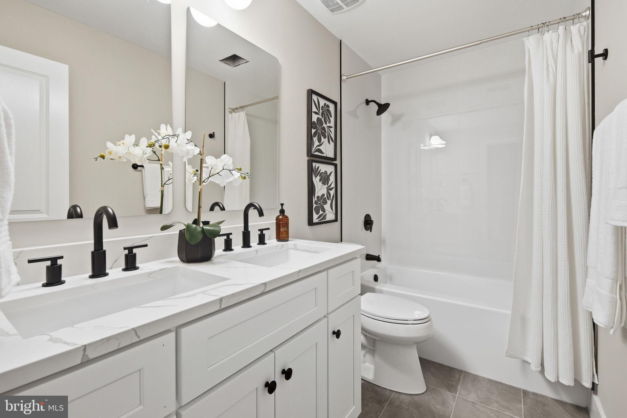 VIENNA OAKS - Residential