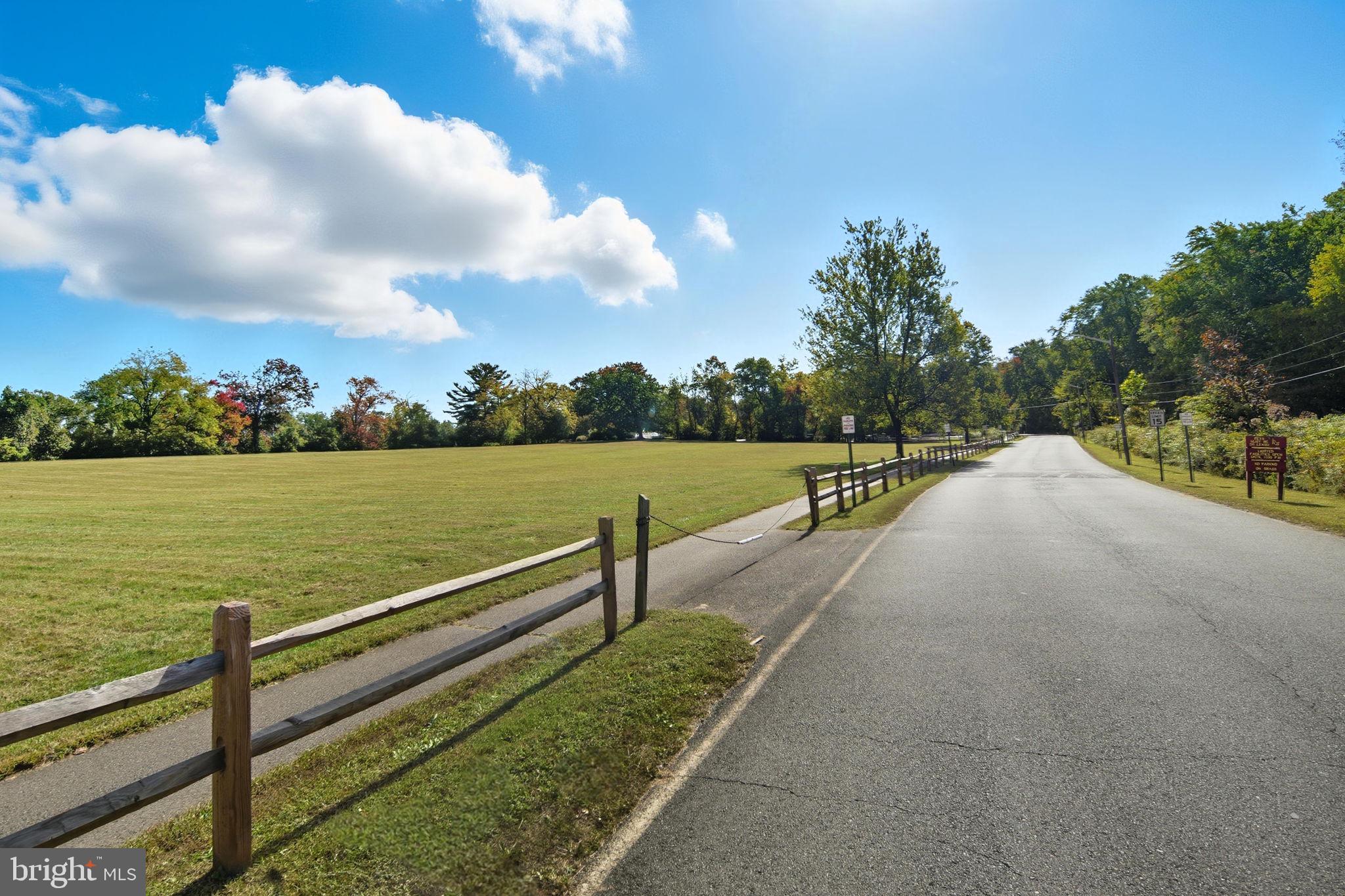 VIENNA OAKS - Residential