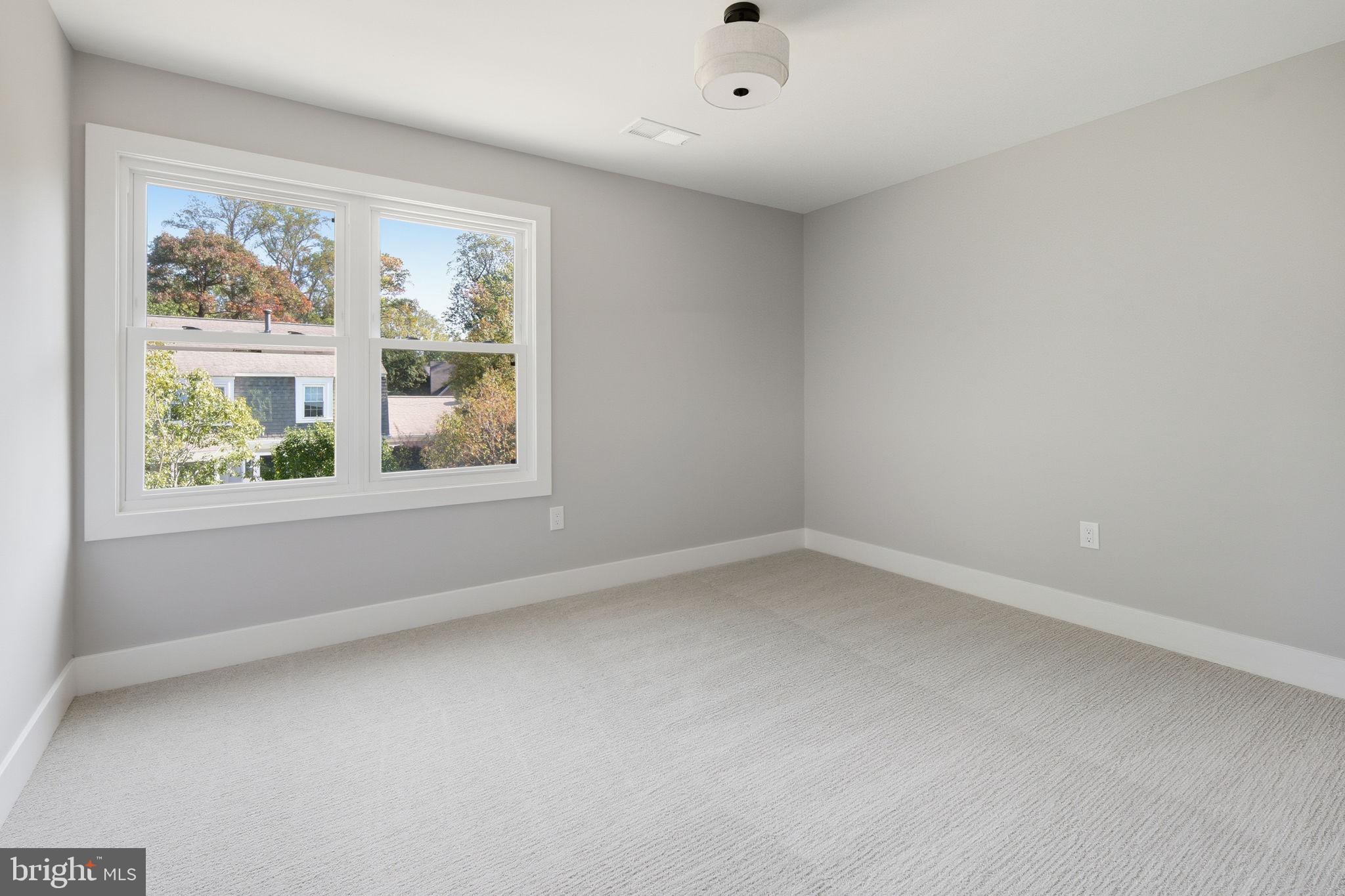 VIENNA OAKS - Residential