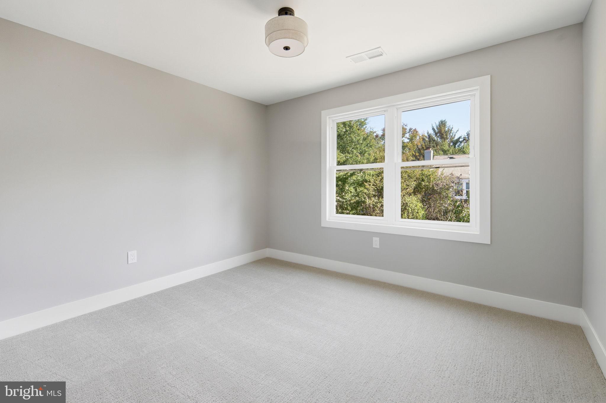 VIENNA OAKS - Residential