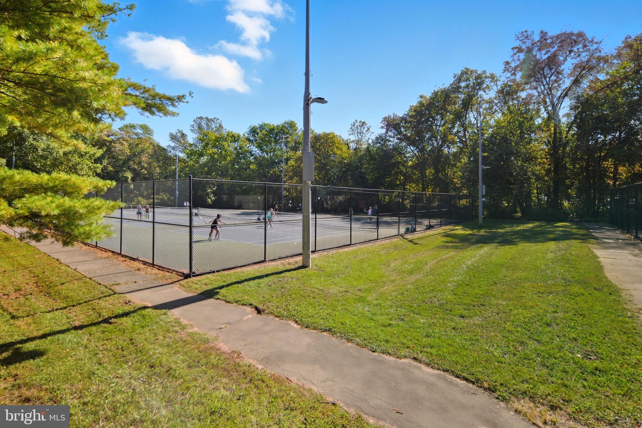 VIENNA OAKS - Residential