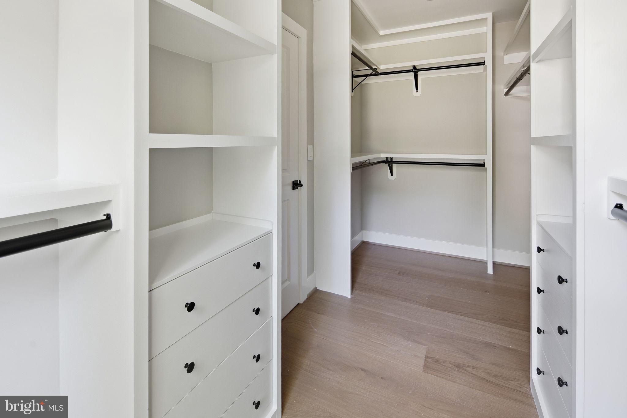 VIENNA OAKS - Residential