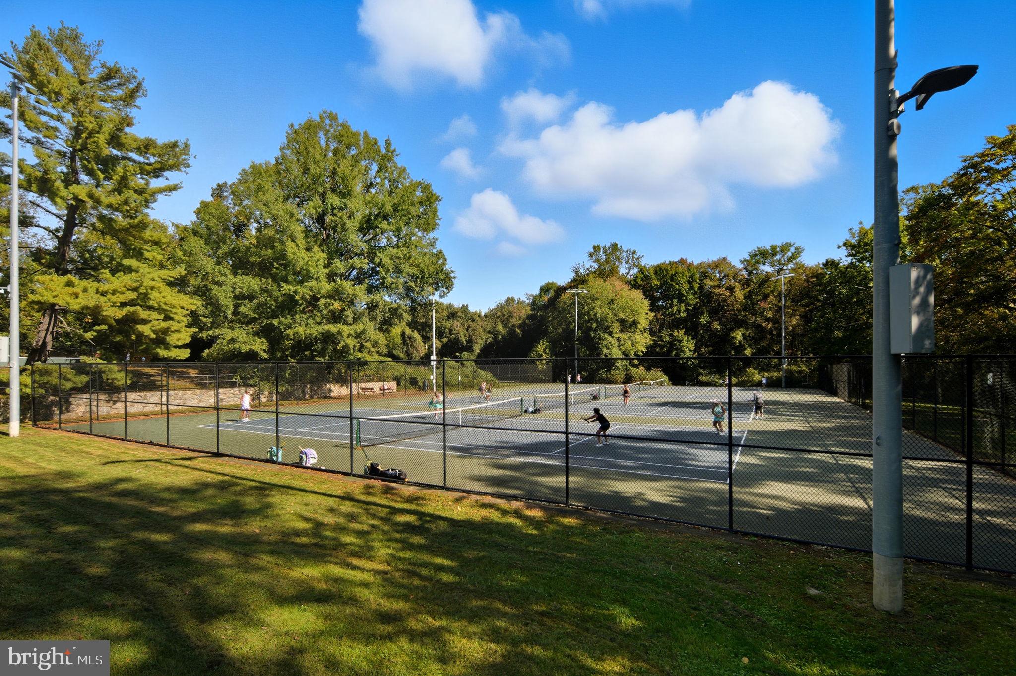 VIENNA OAKS - Residential