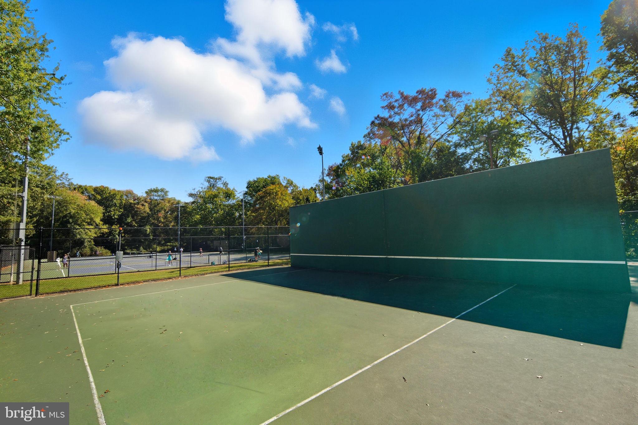 VIENNA OAKS - Residential