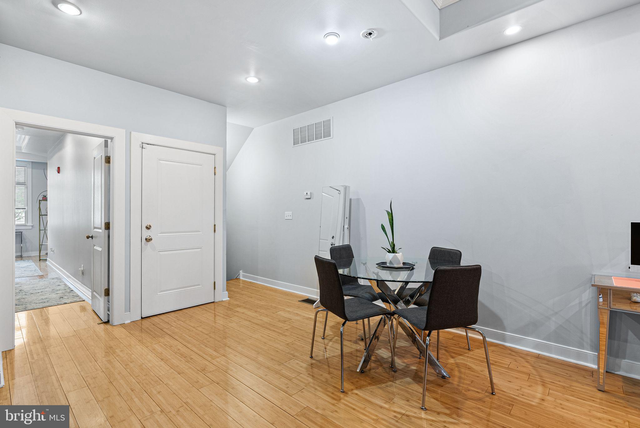 ART MUSEUM AREA - Residential Lease