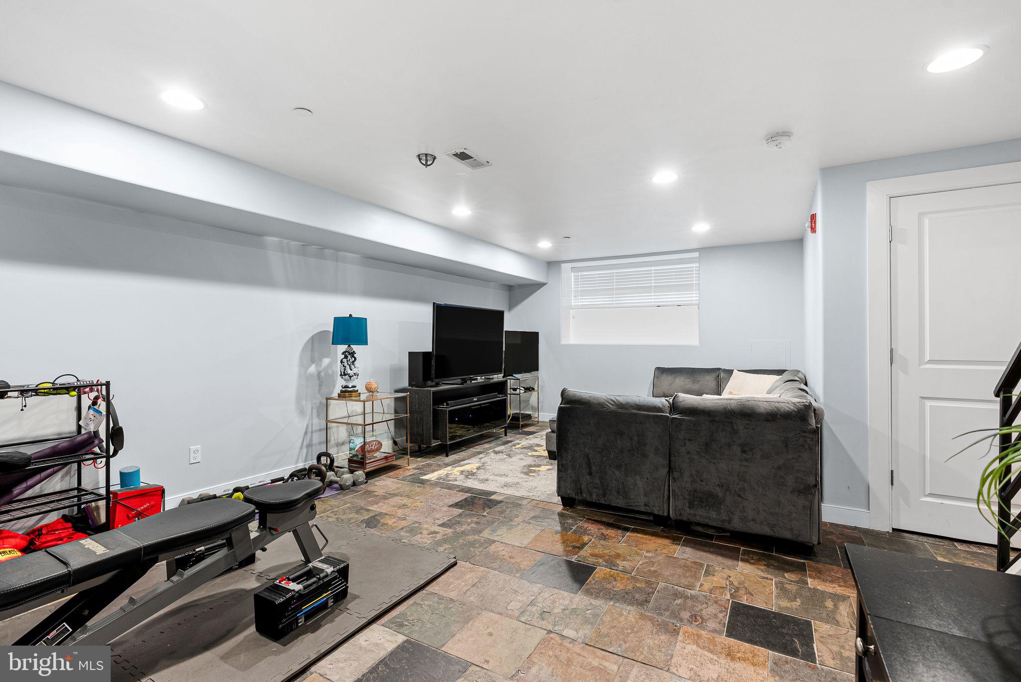 ART MUSEUM AREA - Residential Lease