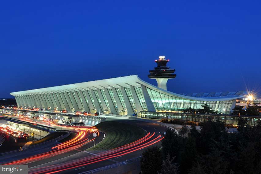 ASHBURN STATION - Residential