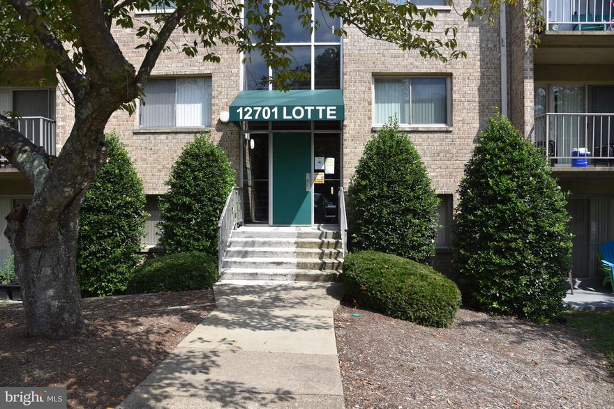 ALL utilities included, 3 bed rooms, and in excellent condition.  Harwood floors, new carpet, excellent location for commuting and walking distance to historic Occoquan.