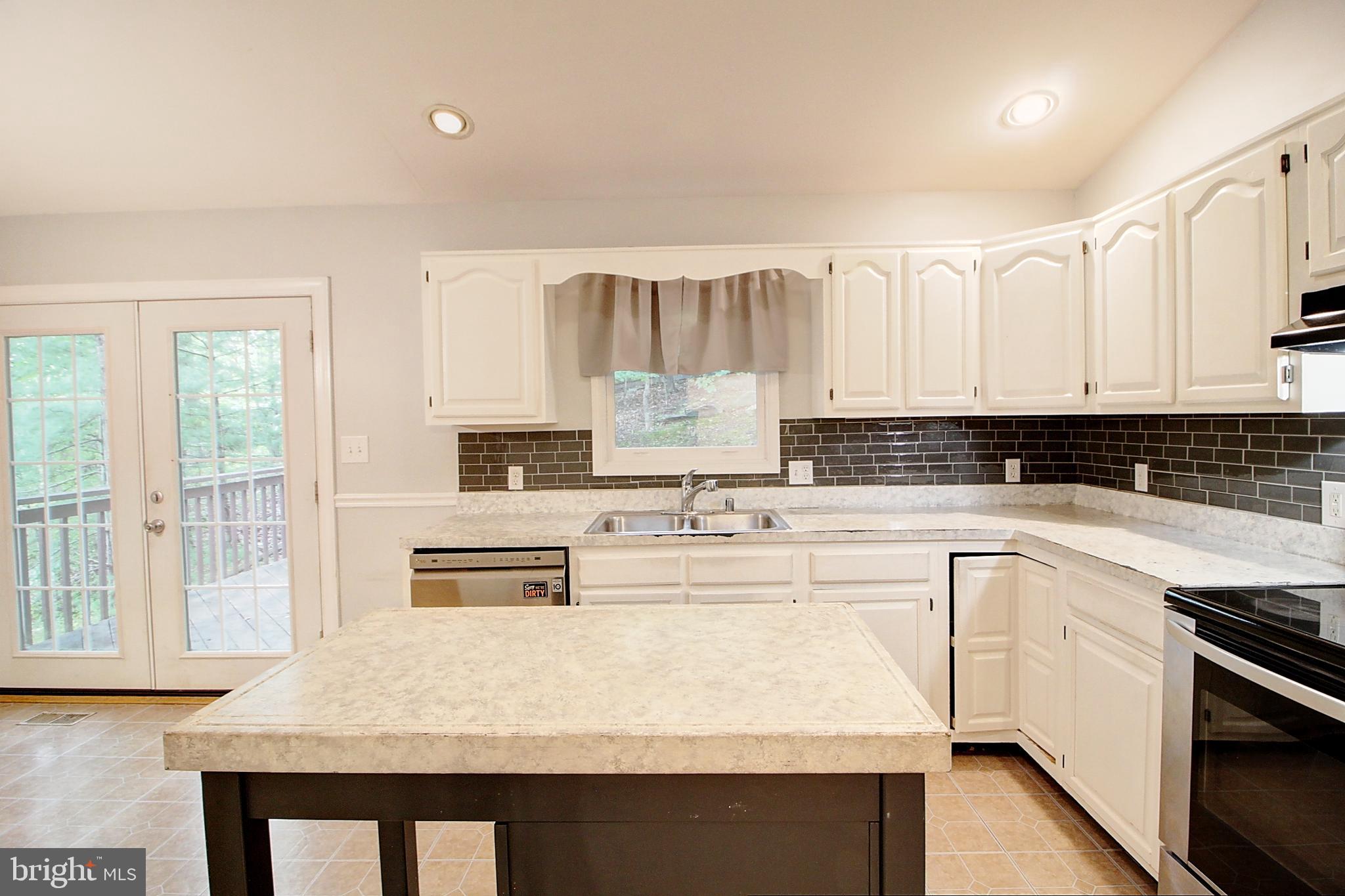 LAKE LINGANORE - Residential Lease