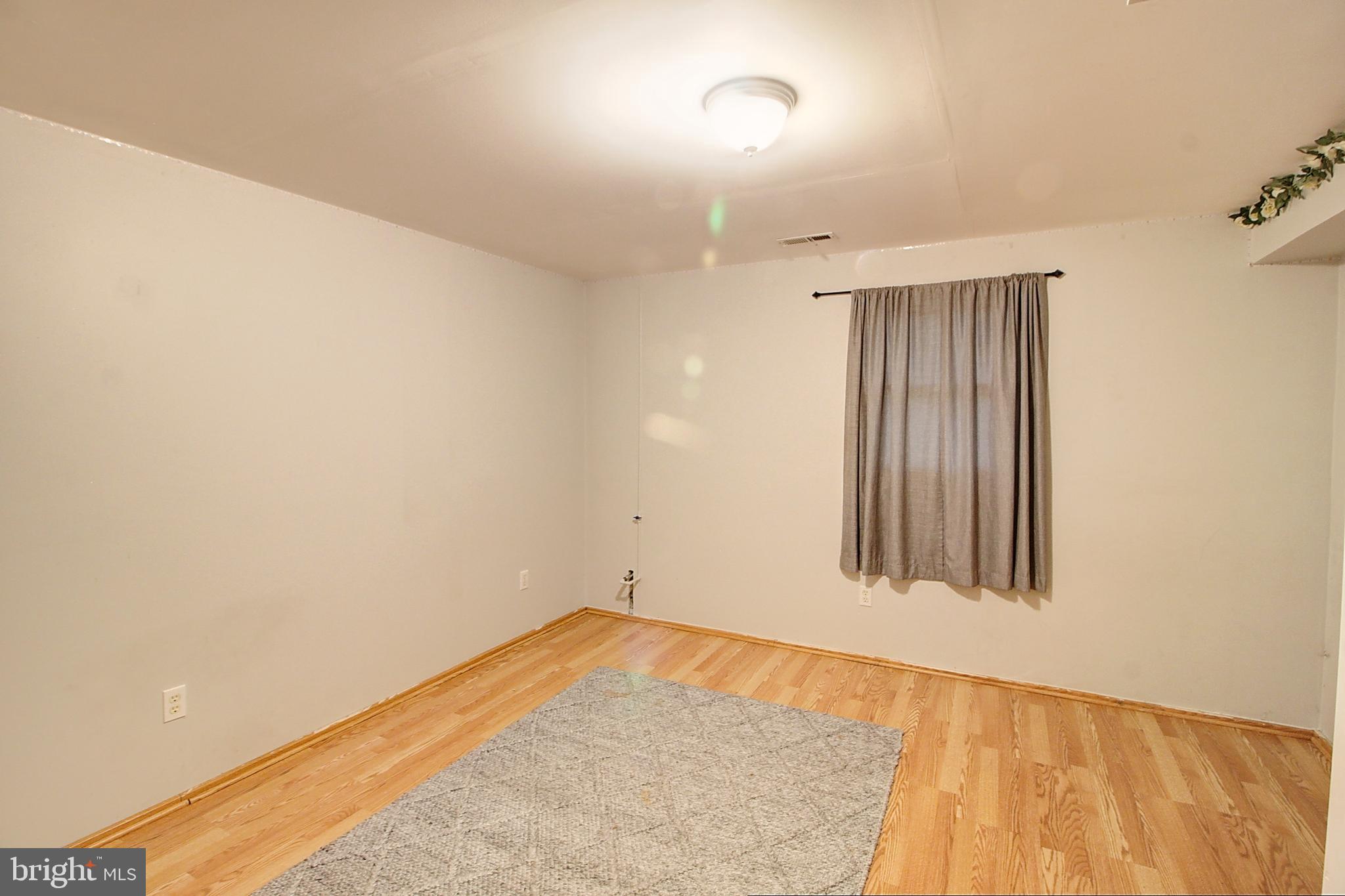 LAKE LINGANORE - Residential Lease