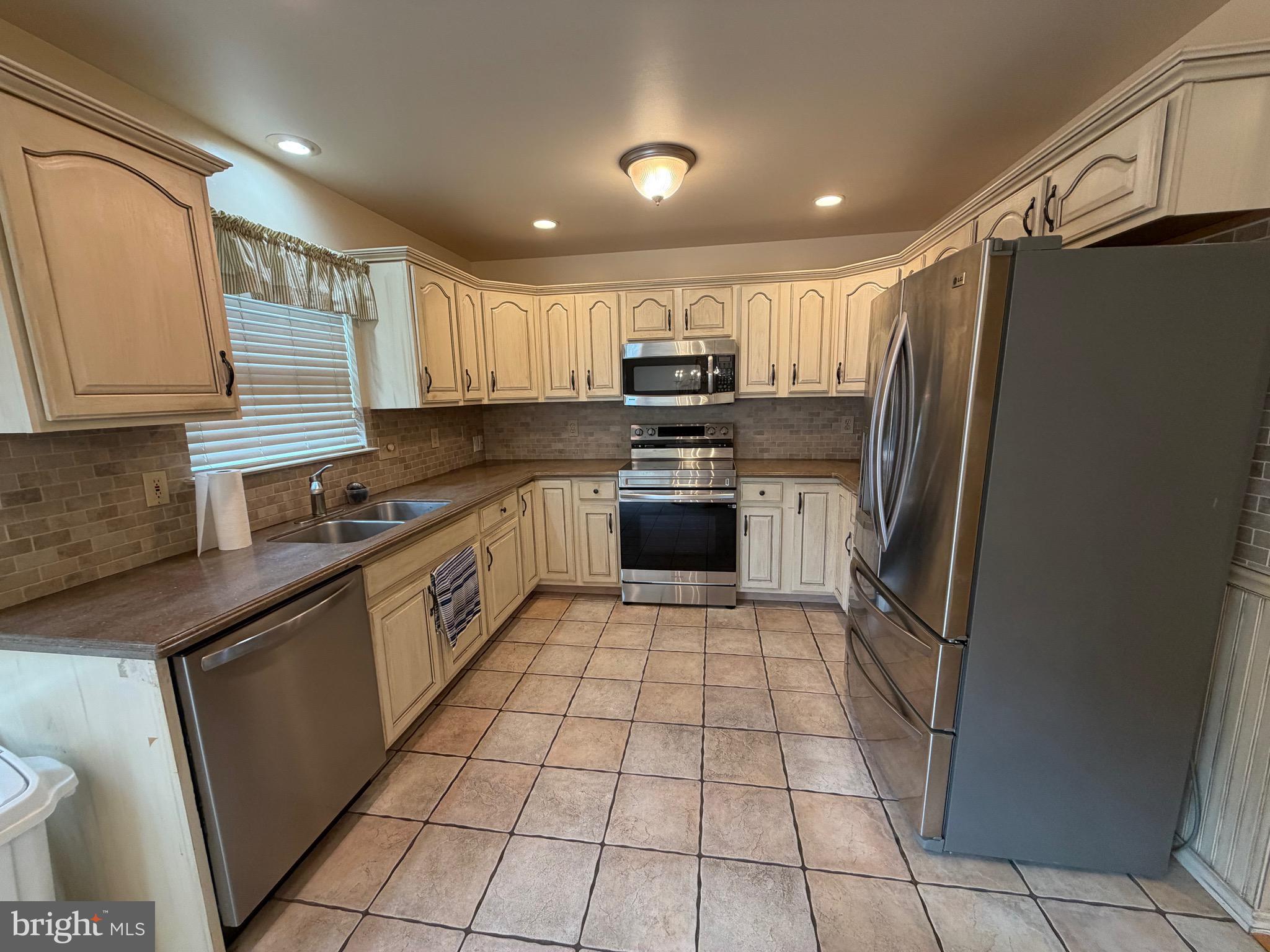 526 LANTERN GREEN WAY