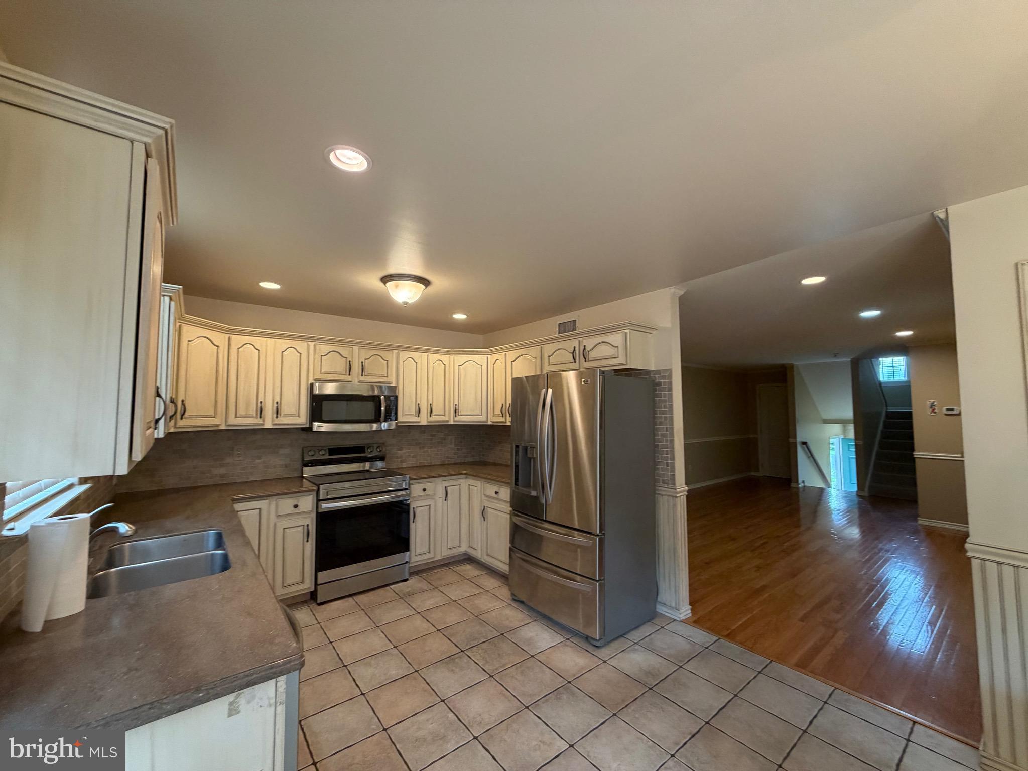 526 LANTERN GREEN WAY