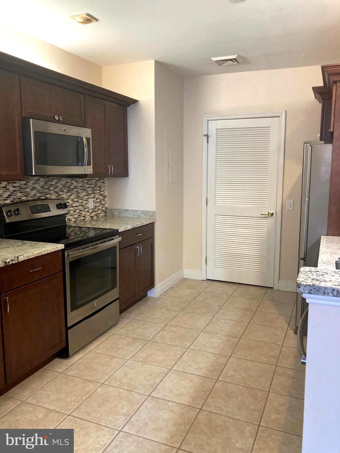 LOGAN SQUARE - Residential Lease