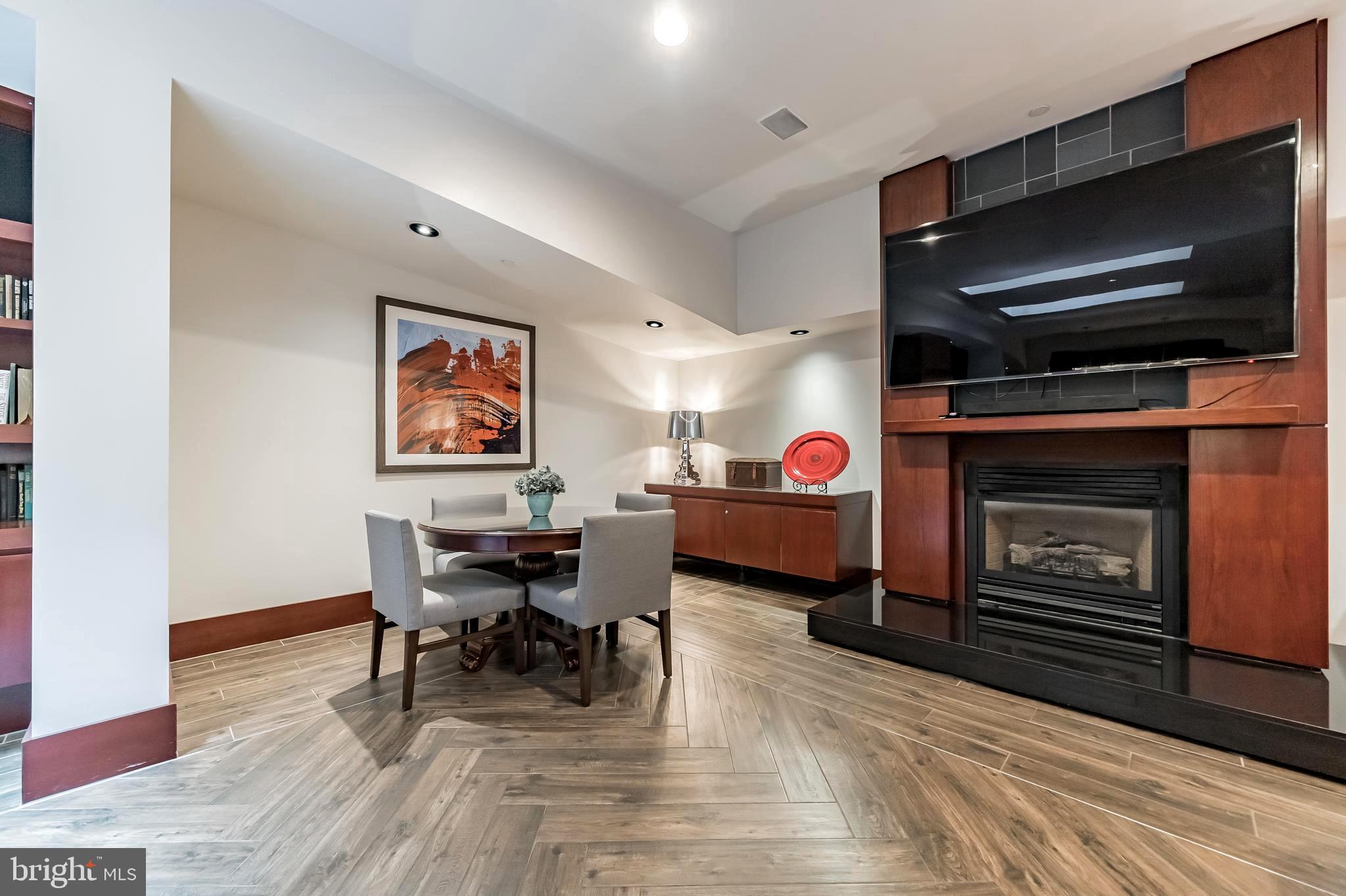 LOGAN SQUARE - Residential Lease