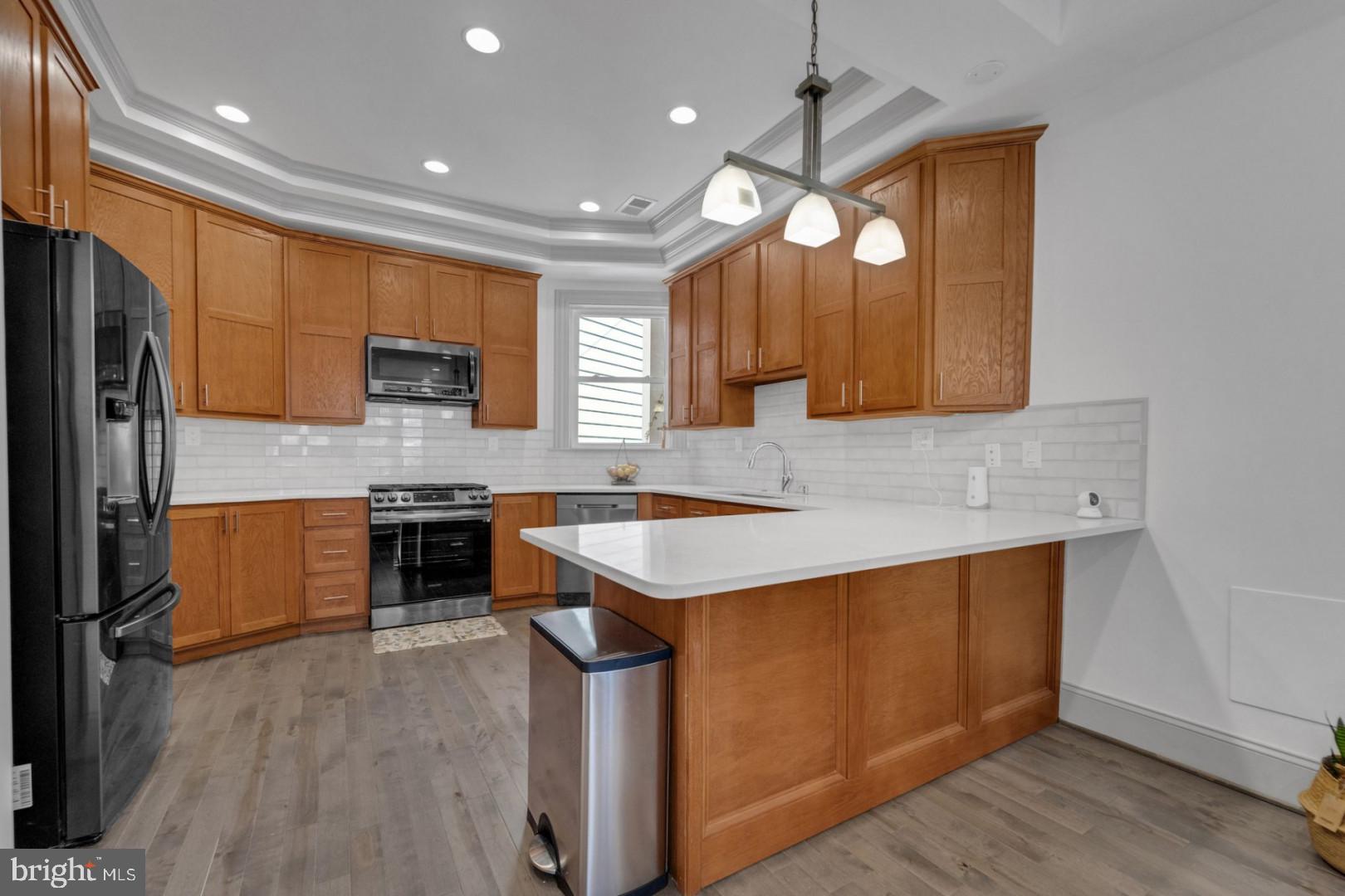 102 9TH STREET SE