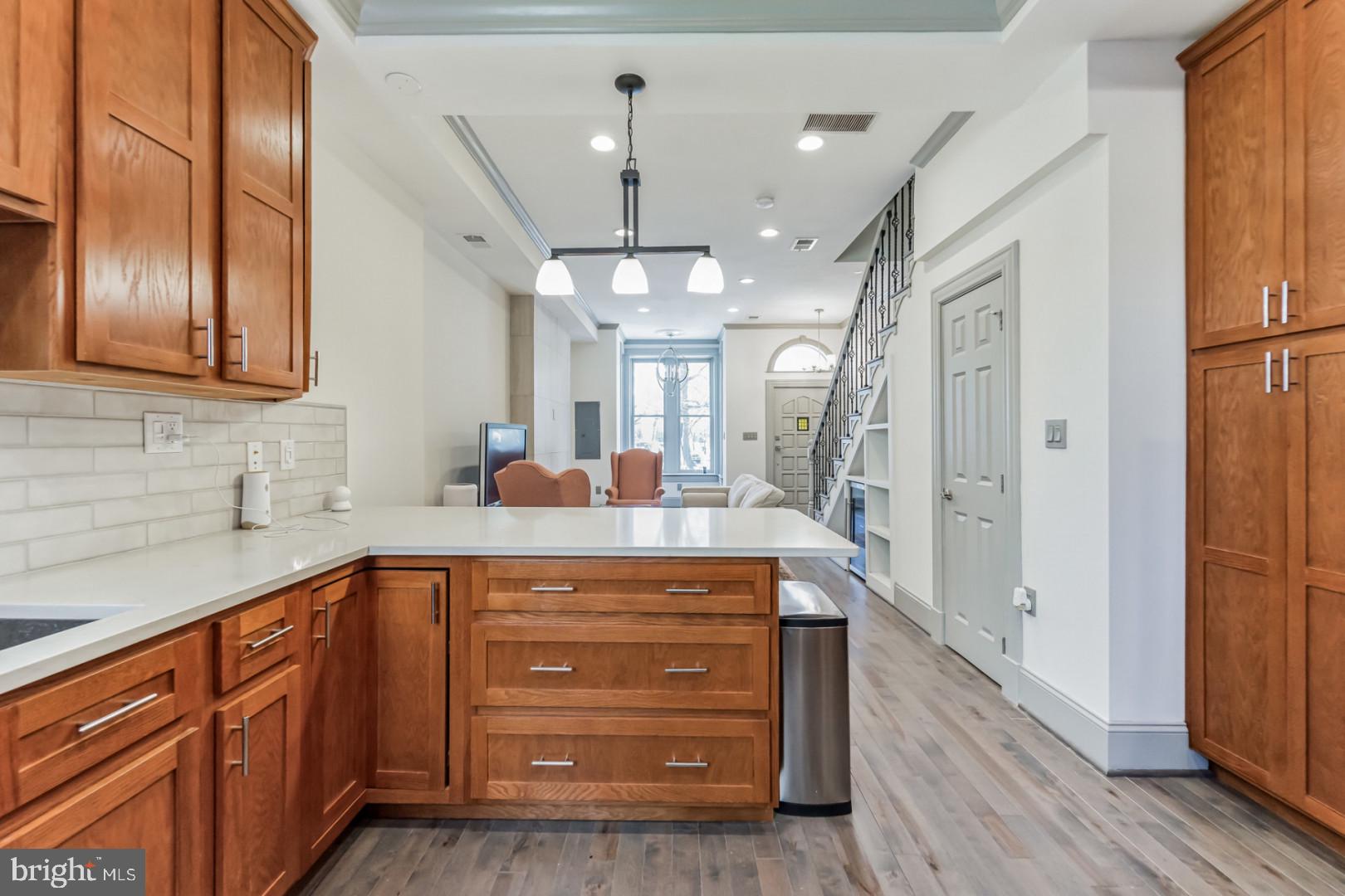 102 9TH STREET SE