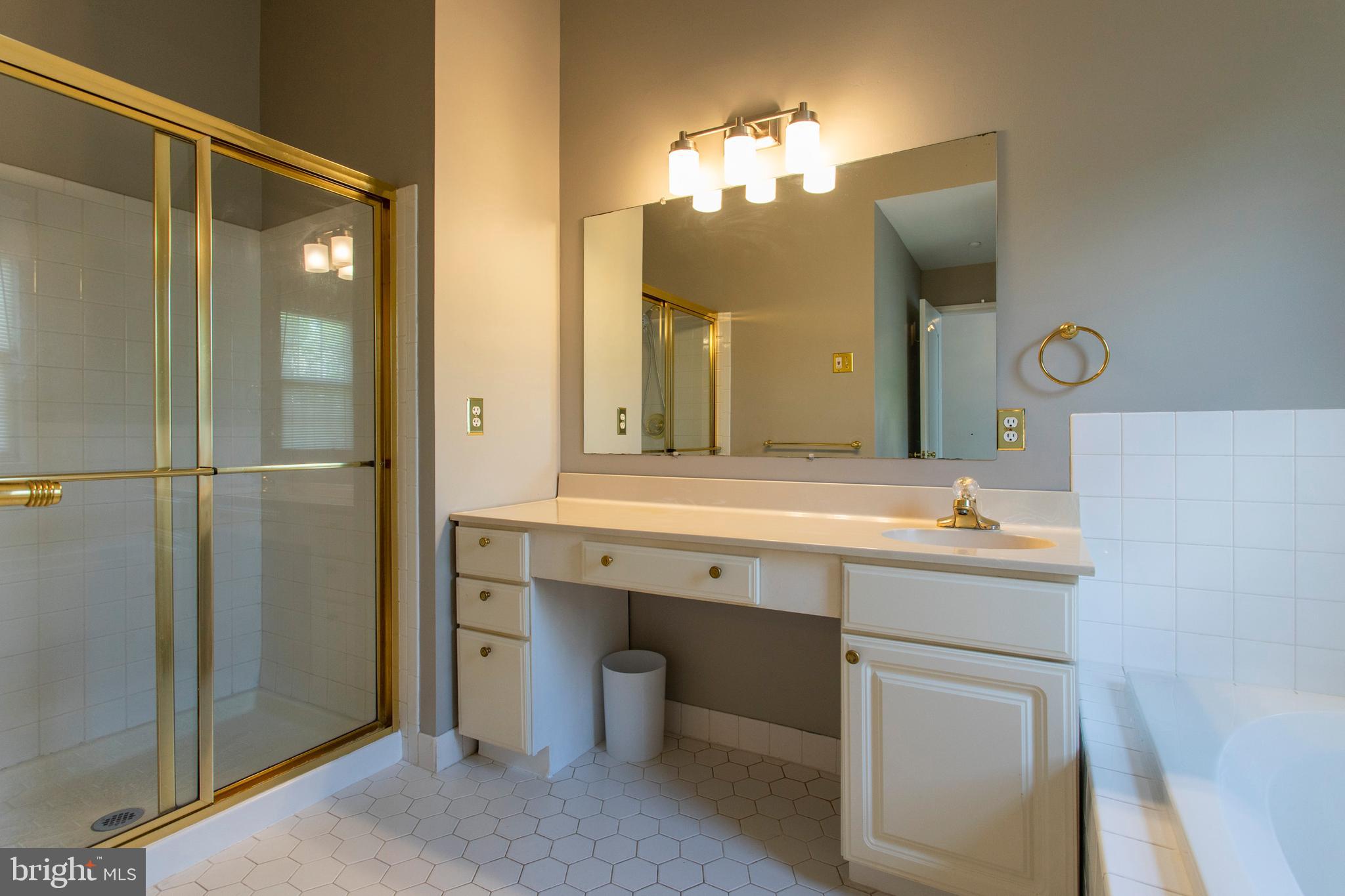 REBEL HILL - Residential