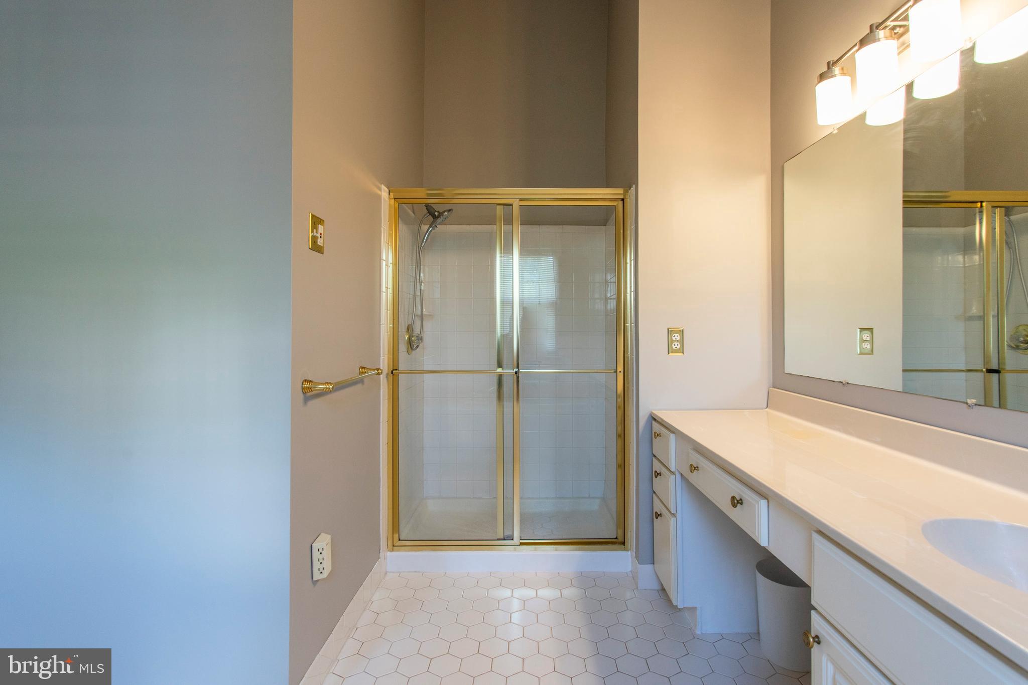 REBEL HILL - Residential