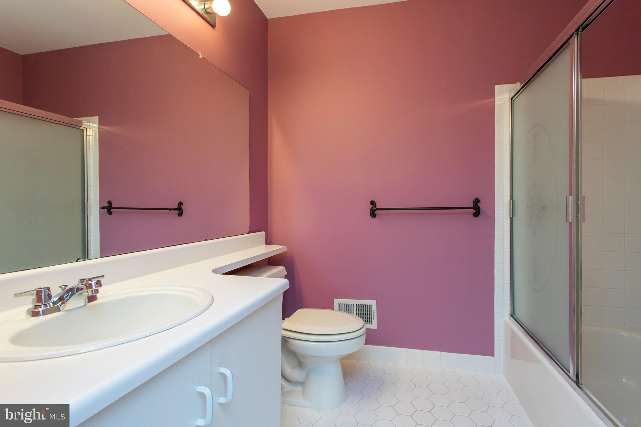 REBEL HILL - Residential