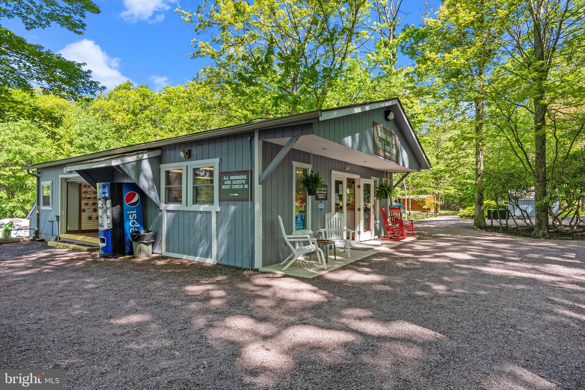 BIG BOULDER LAKE - Residential