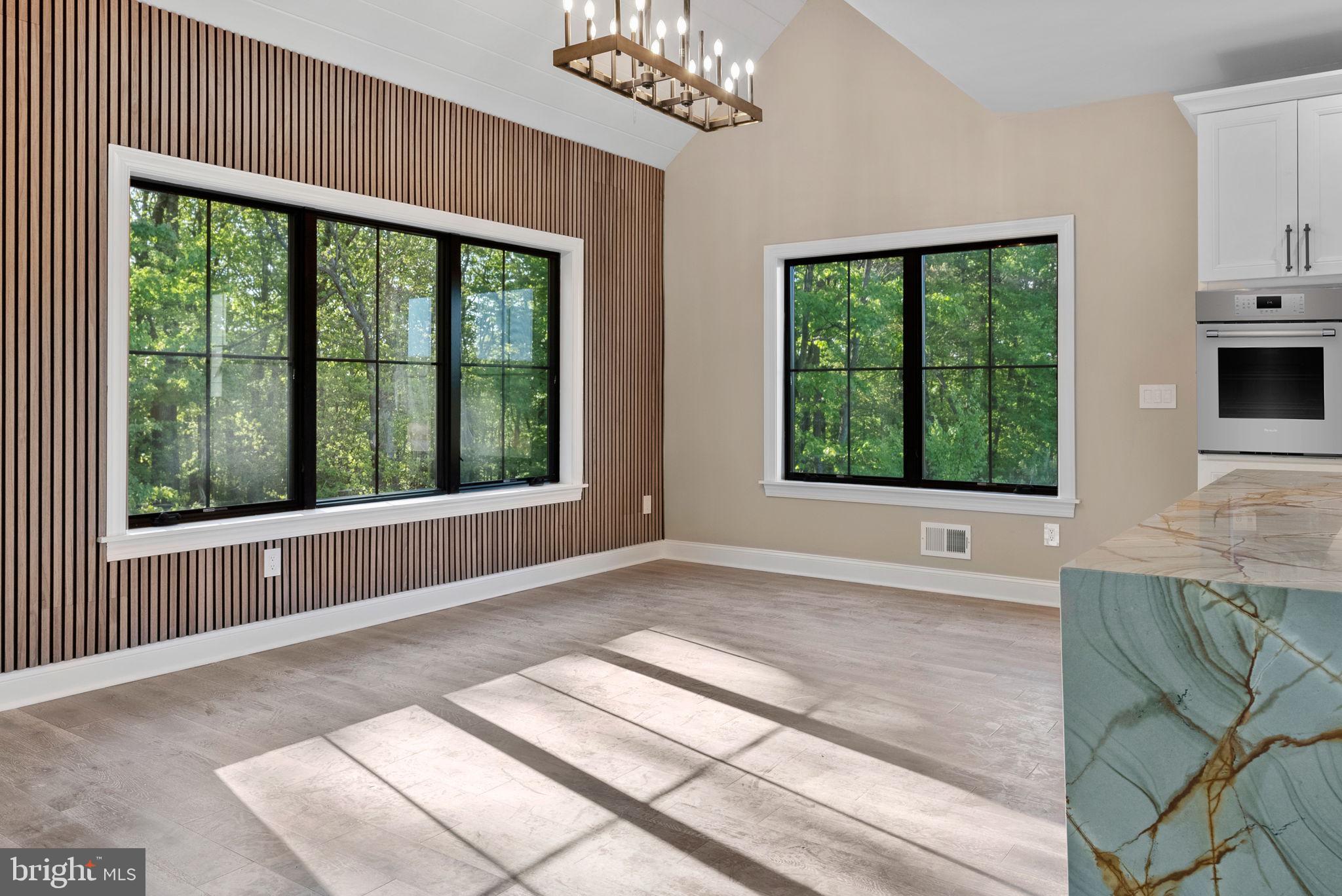 BIG BOULDER LAKE - Residential