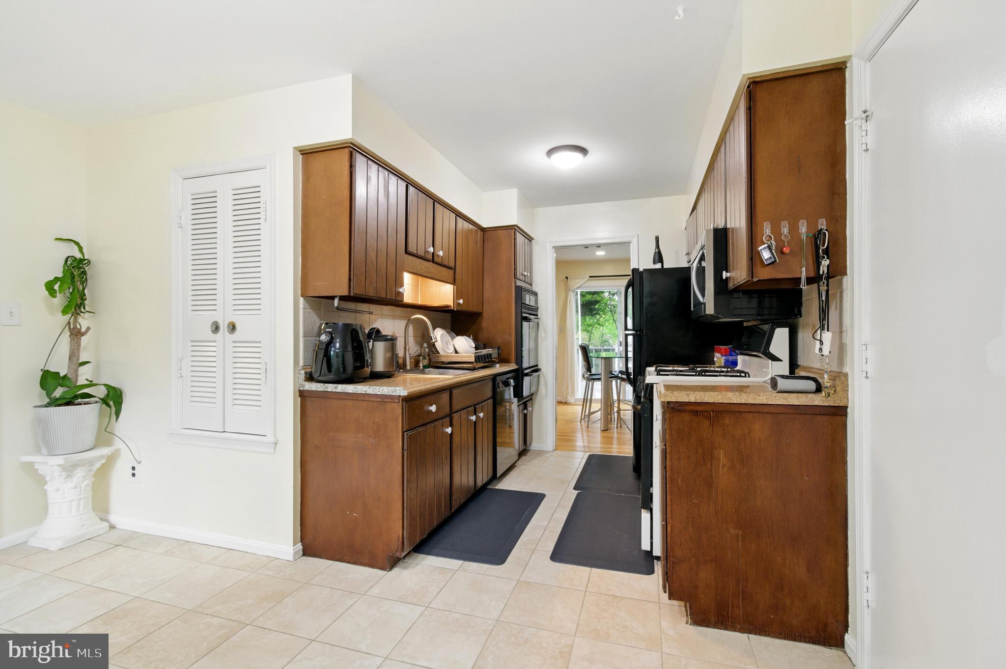 PT ROCKVILLE TWN RES 1 - Residential