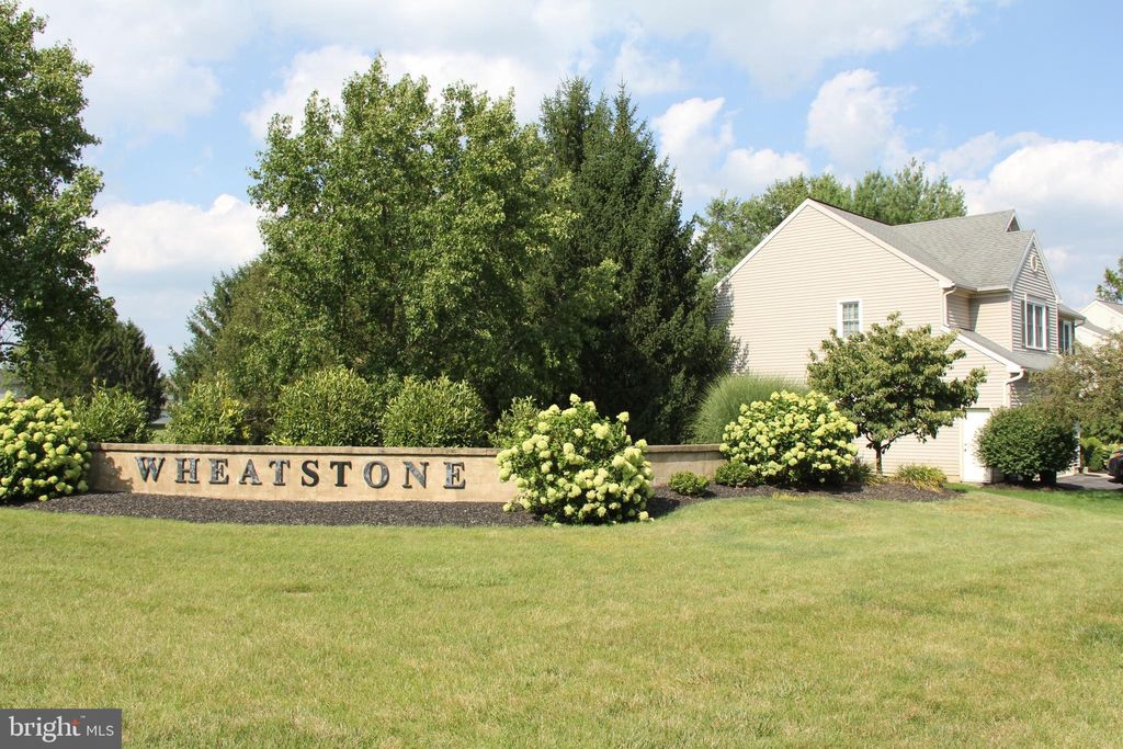 Photo of 702 FARNUM RD, LITITZ, PA 17543 (MLS # PALA2039662)