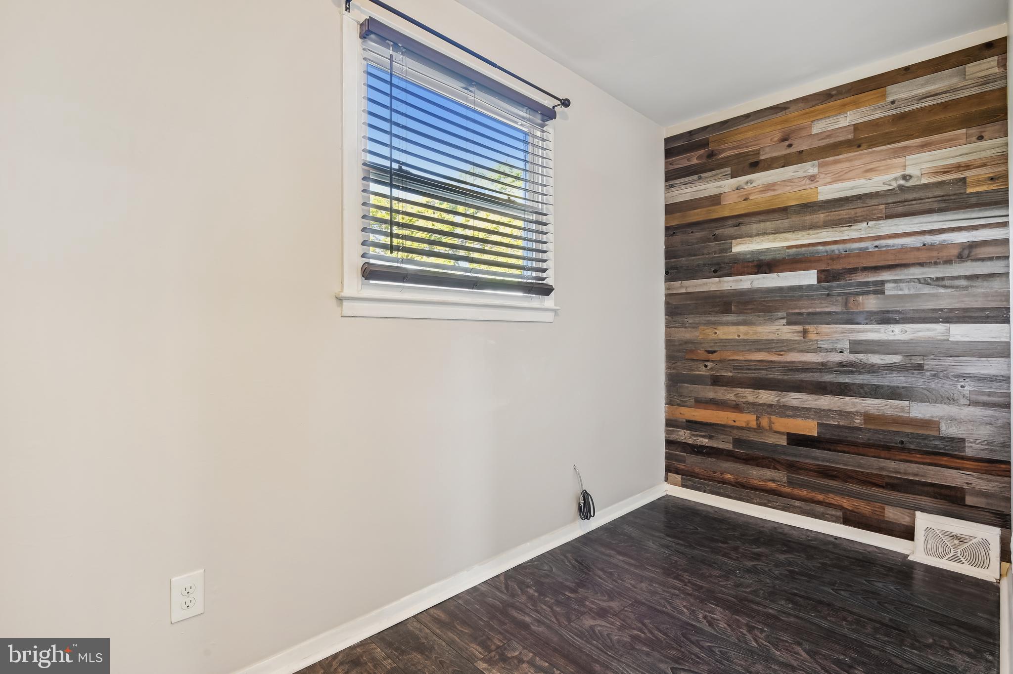 KIRK ACRES - Residential