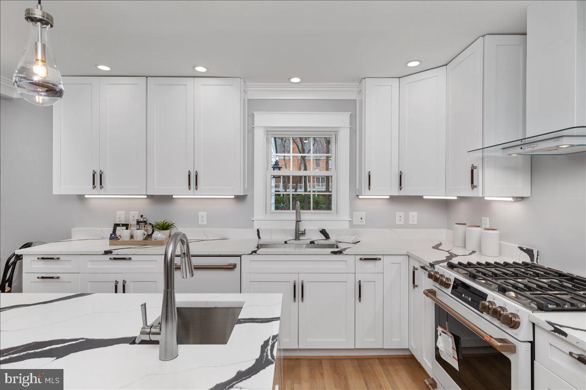 FERRY POINT ESTATES - Residential