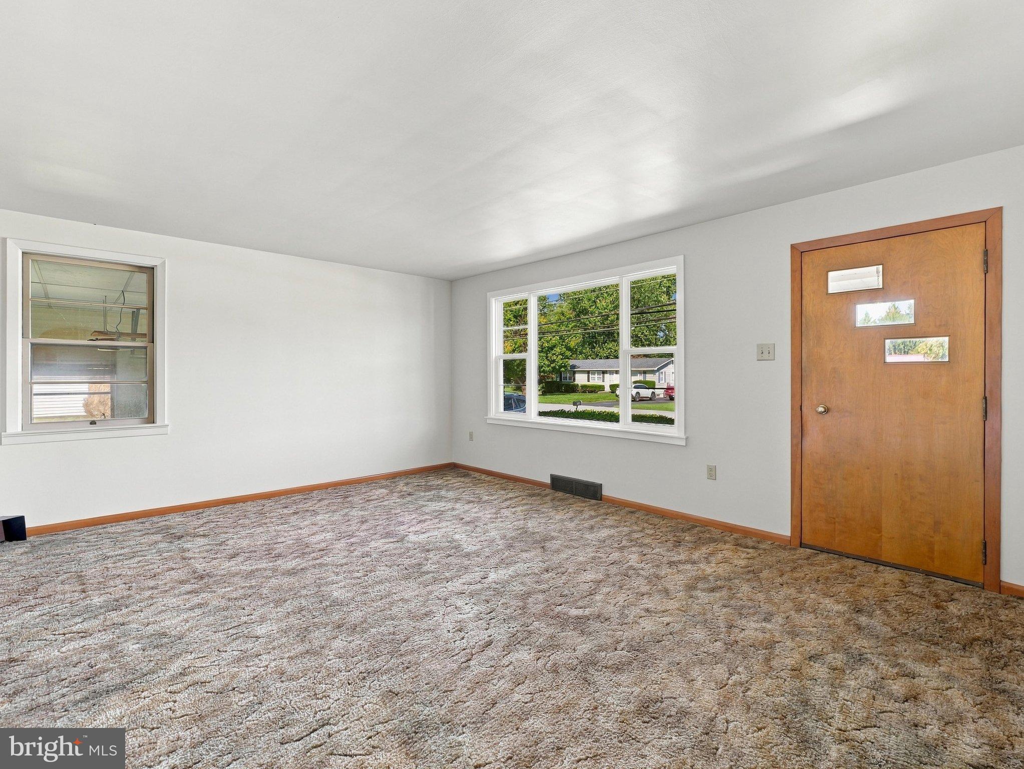 208 E SUNSET AVENUE