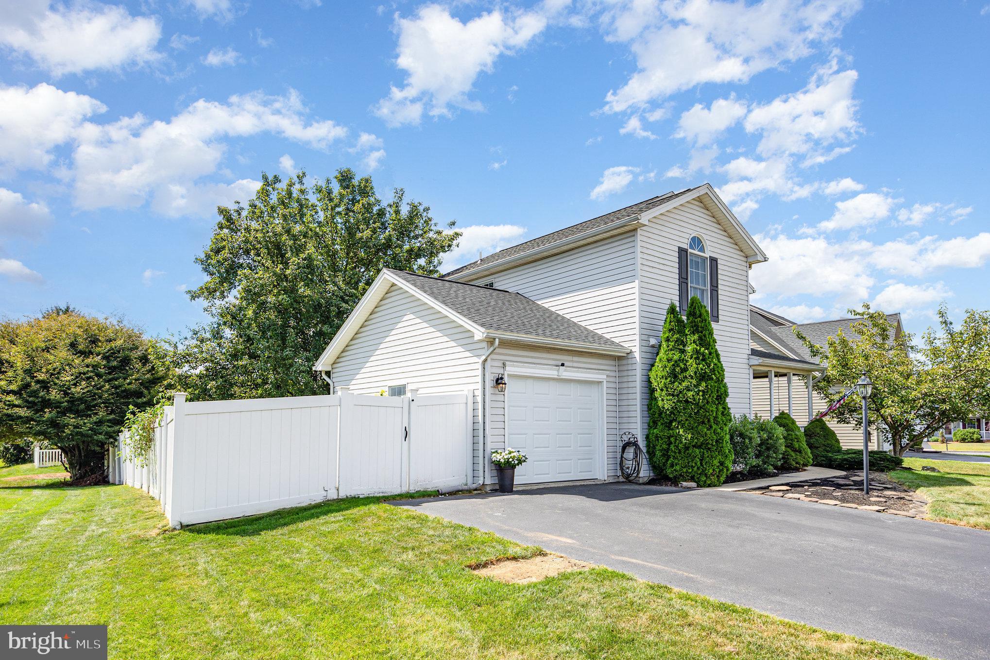 226 FARMHOUSE LN
