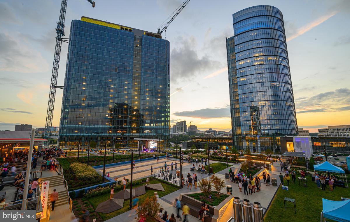 ENCORE OF MCLEAN - Residential