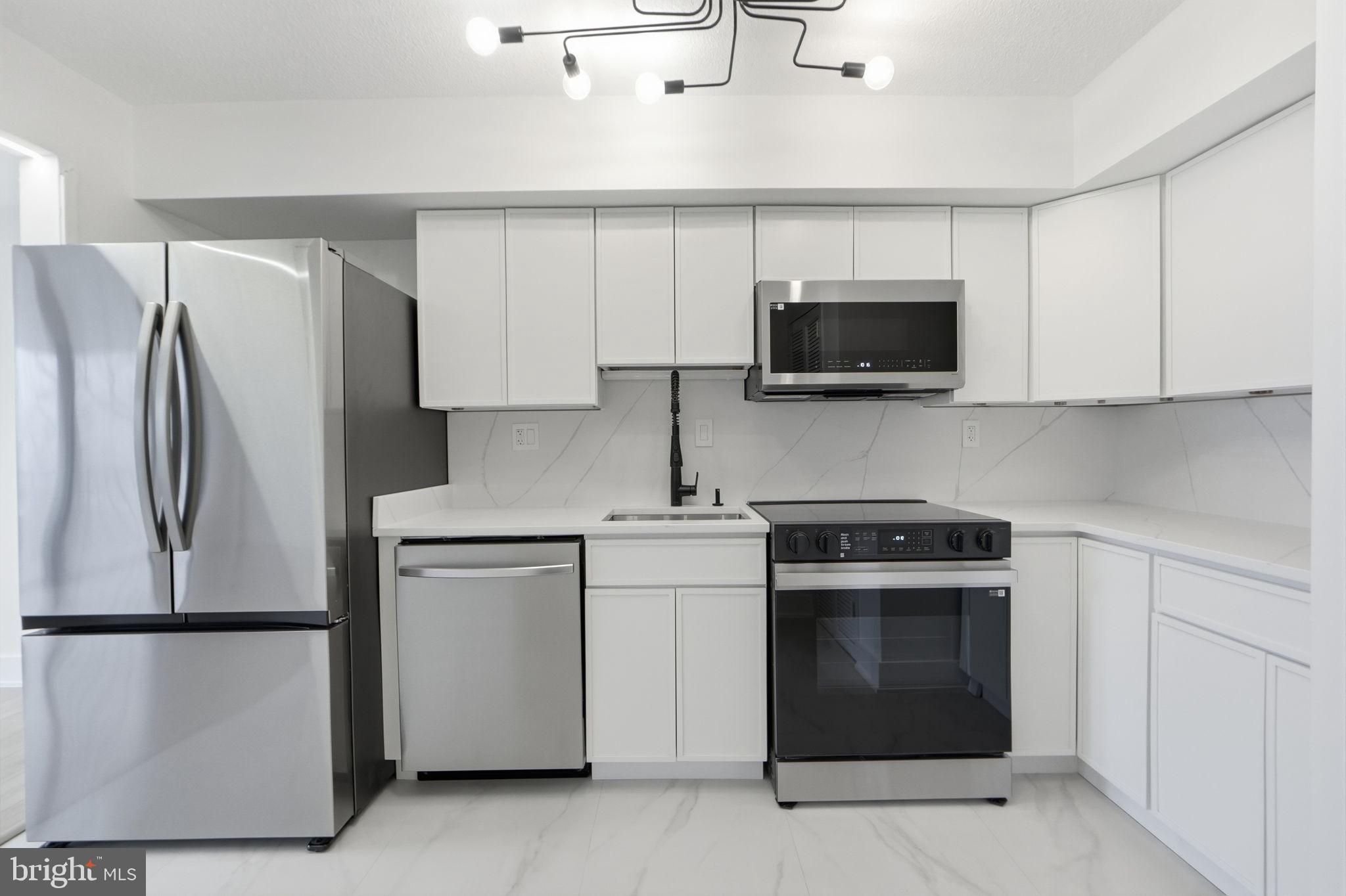 ENCORE OF MCLEAN - Residential