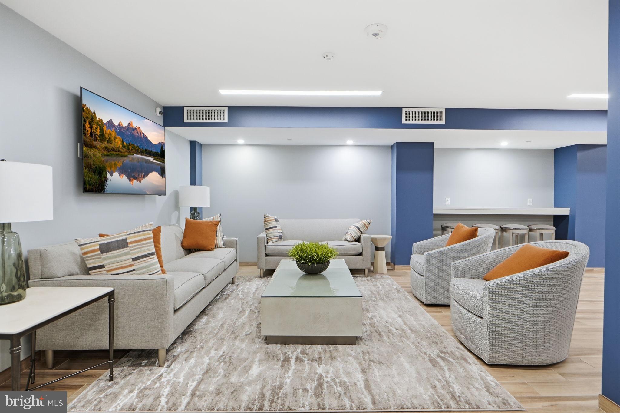 ENCORE OF MCLEAN - Residential