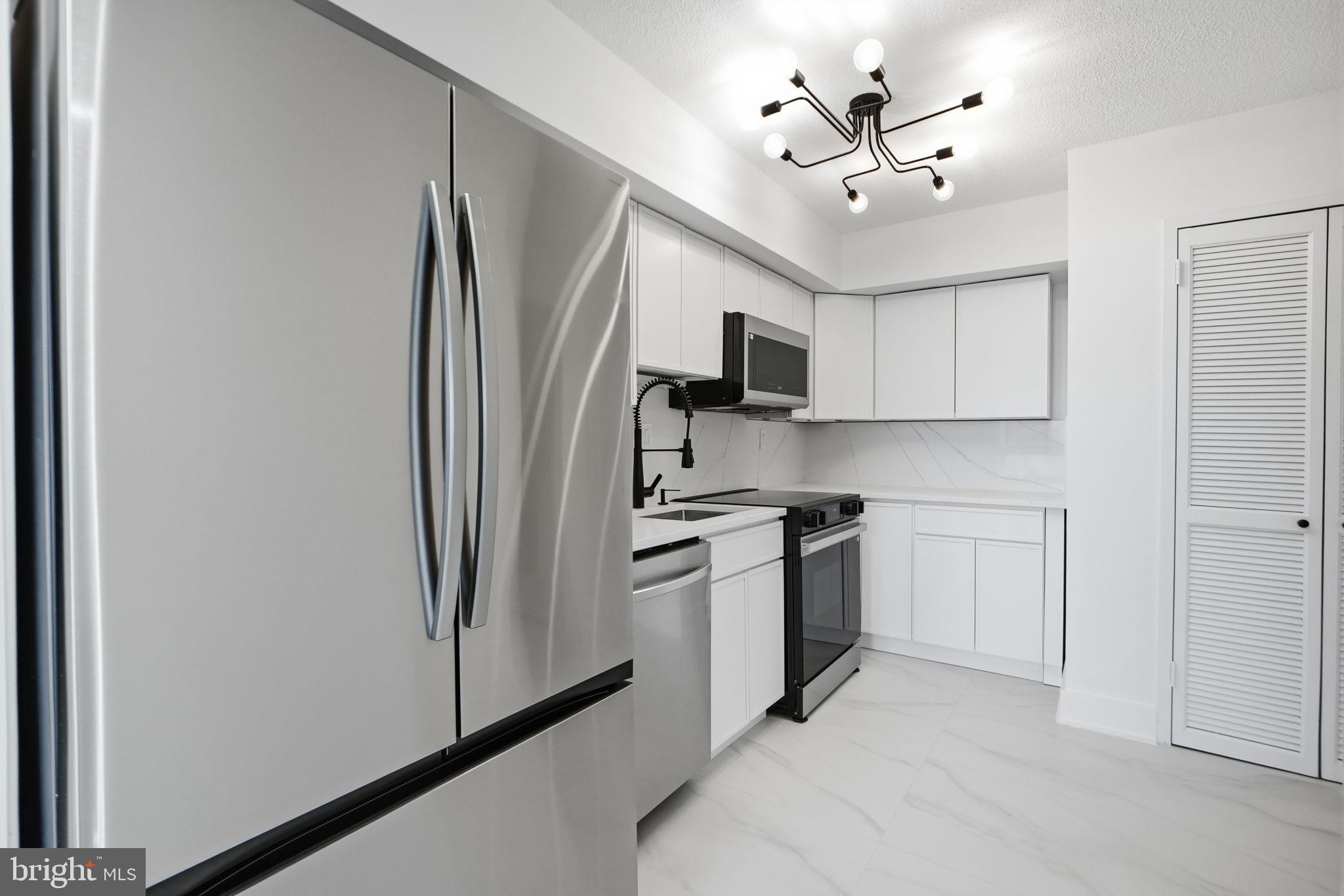 ENCORE OF MCLEAN - Residential