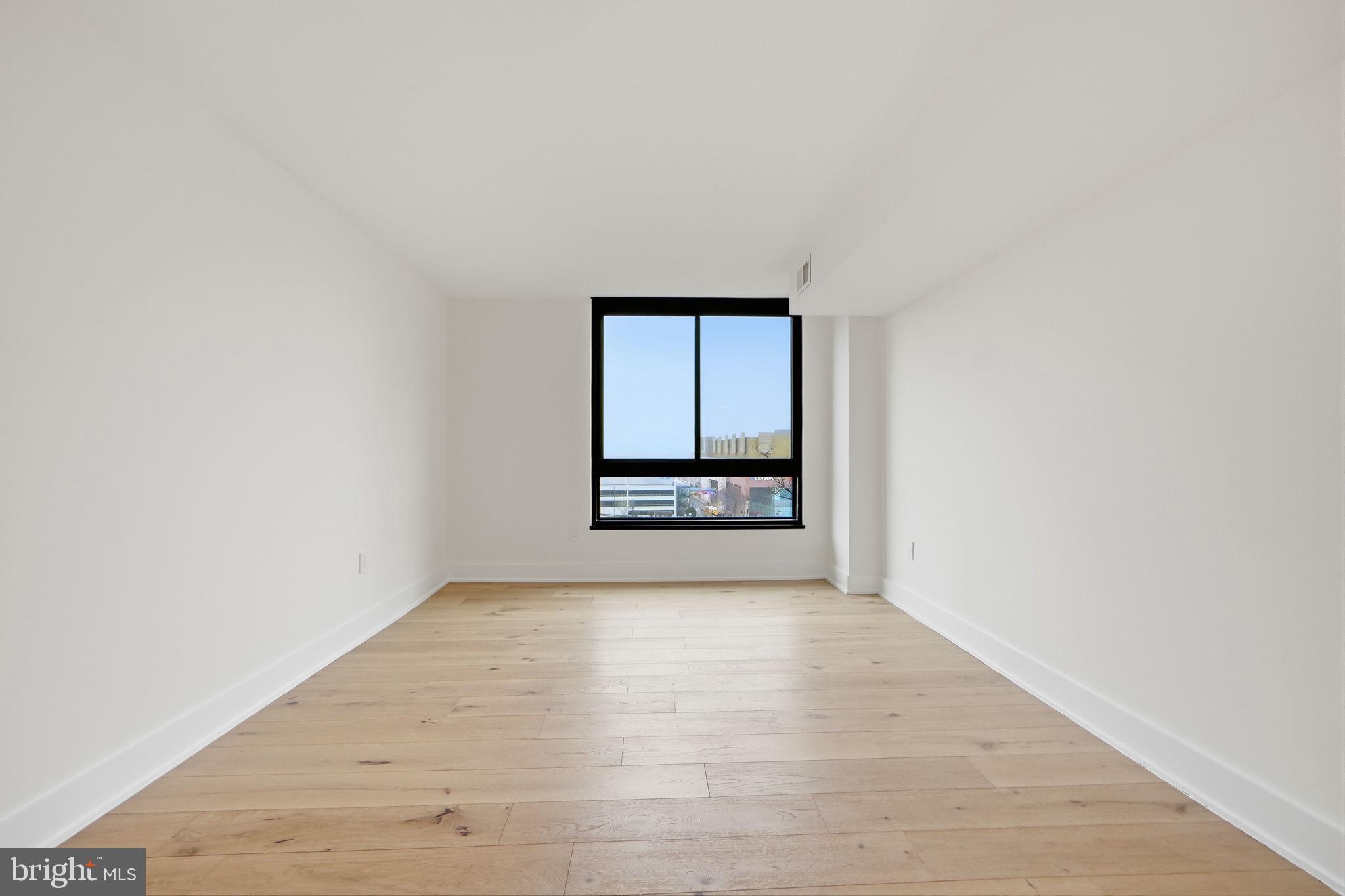 ENCORE OF MCLEAN - Residential