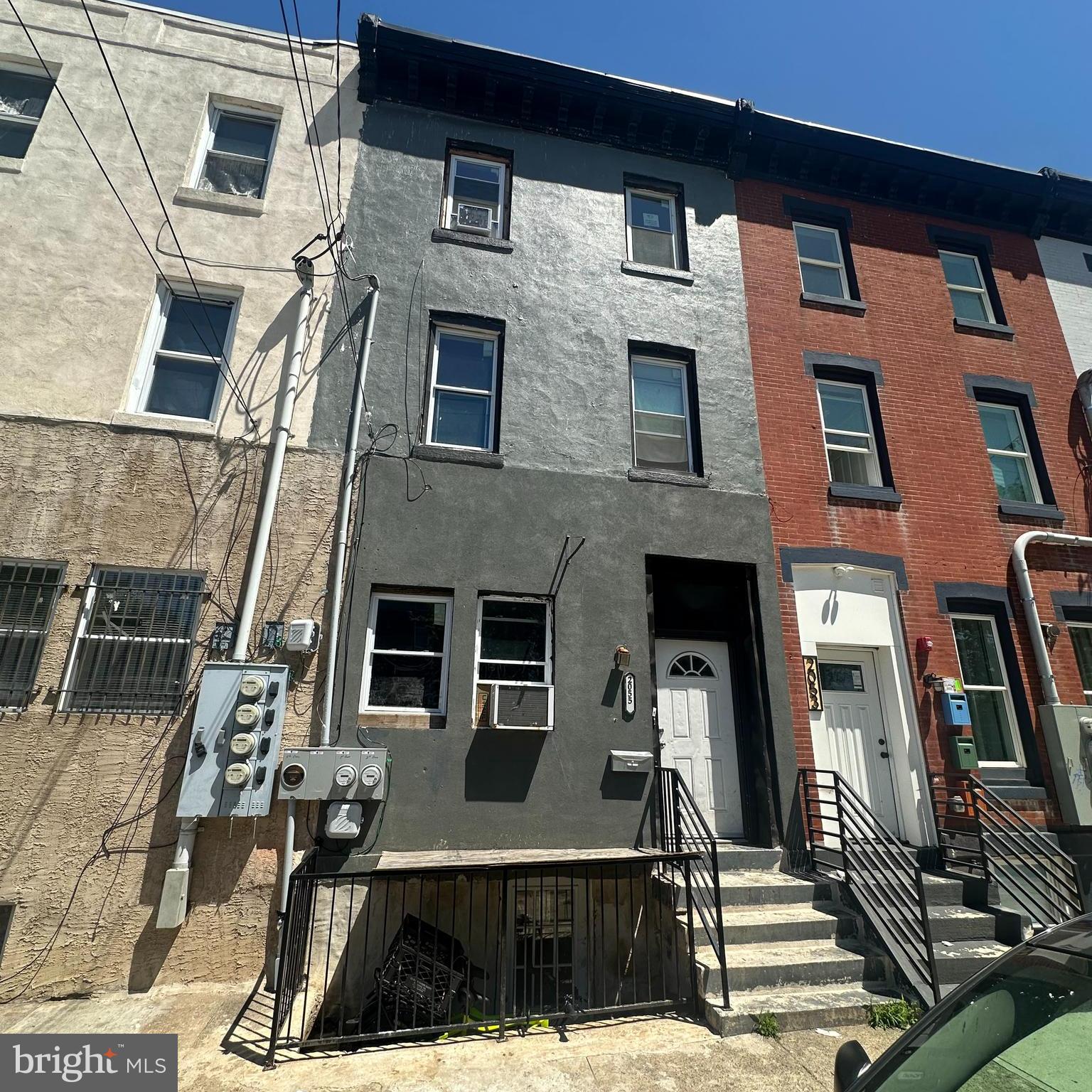 Excellent Investment Opportunity – Potential Triplex Conversion - PROPERTY SOLD AS IS
This versatile property is currently configured as a duplex but can be easily converted into a triplex,
as the basement has been started but not completed. Maximizing rental income potential. It features 6 bedrooms, and 2 bathrooms spread across three spacious floors, each with its own living areas.
First Floor: 2 bedrooms, 1 full bathroom, kitchen, and living space
Second Floor: 2 bedrooms, 1 full bathroom, kitchen, and living space
Third Floor: 2 additional bedrooms currently utilized by the second-floor tenant
This investment property currently generates $3,200 per month in rental income, with potential for even more once converted into a legal triplex. Whether you're an investor looking to expand your portfolio or a homeowner seeking a big spaces house with some rental income, this property offers flexibility and strong upside potential.
Don’t miss out on this rare opportunity!