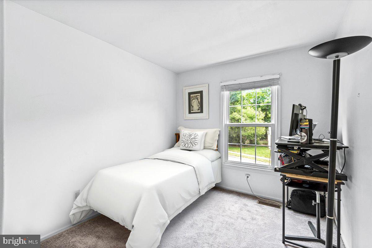 LAKE BRADDOCK - Residential