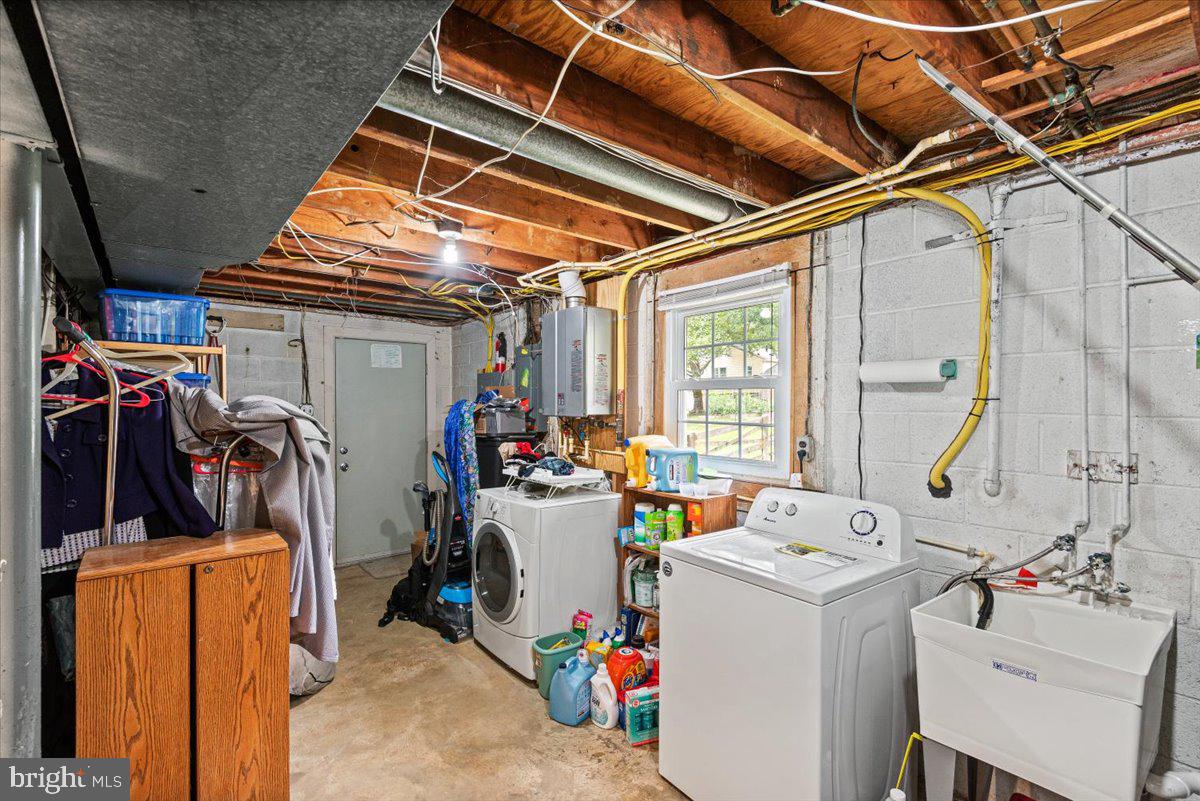 LAKE BRADDOCK - Residential