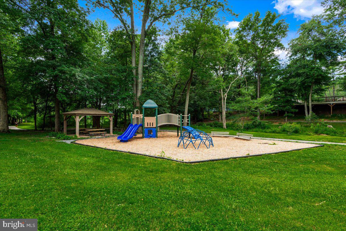 LAKE BRADDOCK - Residential