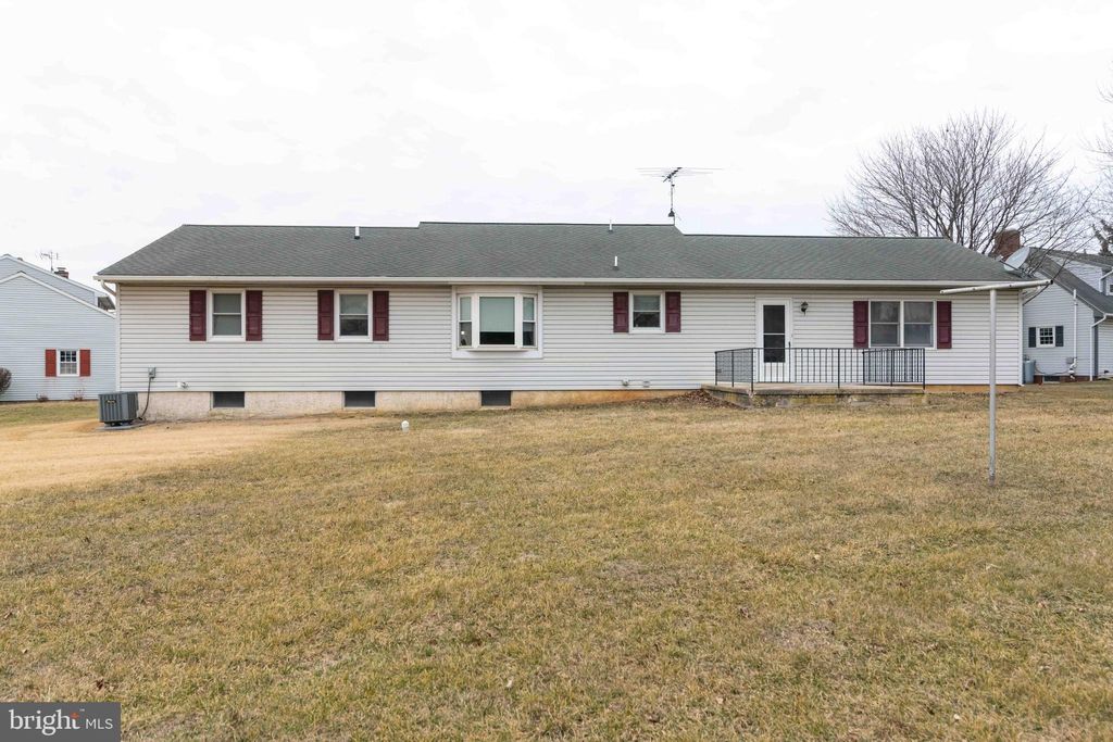 Photo of 11 Royal Circle, GORDONVILLE, PA 17529 (MLS # PALA2064568)