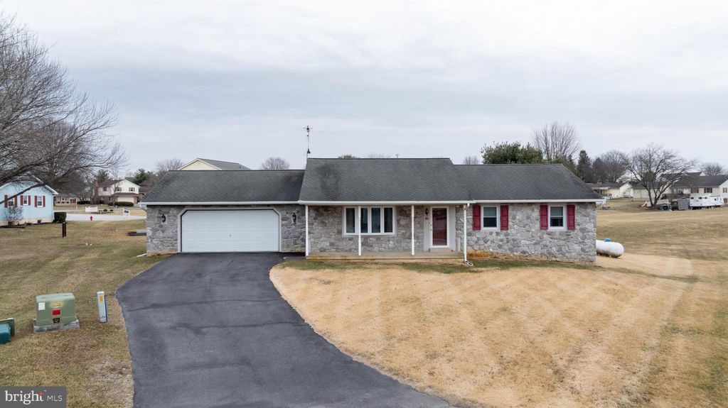 Photo of 11 Royal Circle, GORDONVILLE, PA 17529 (MLS # PALA2064568)