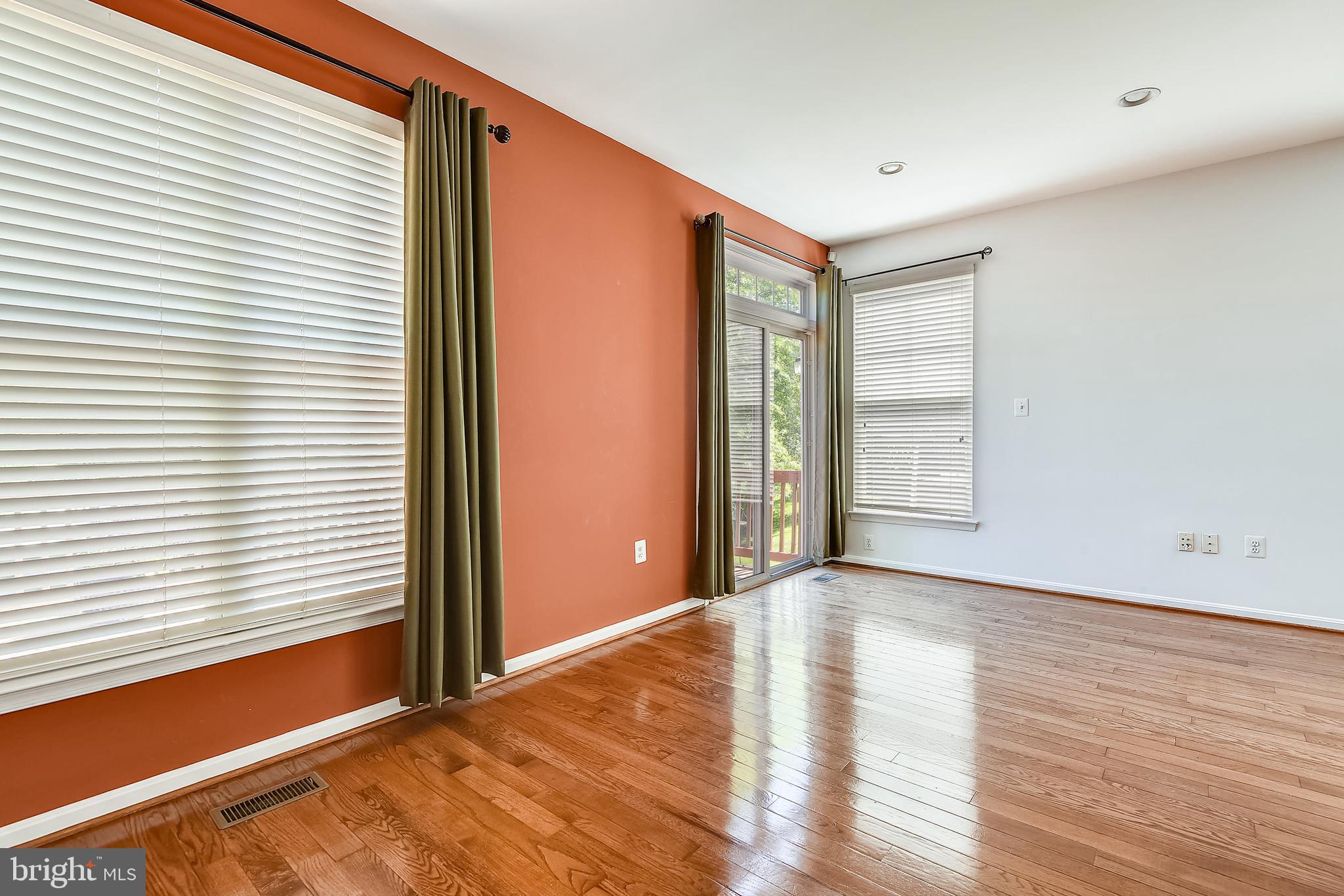 SEVEN OAKS - Residential