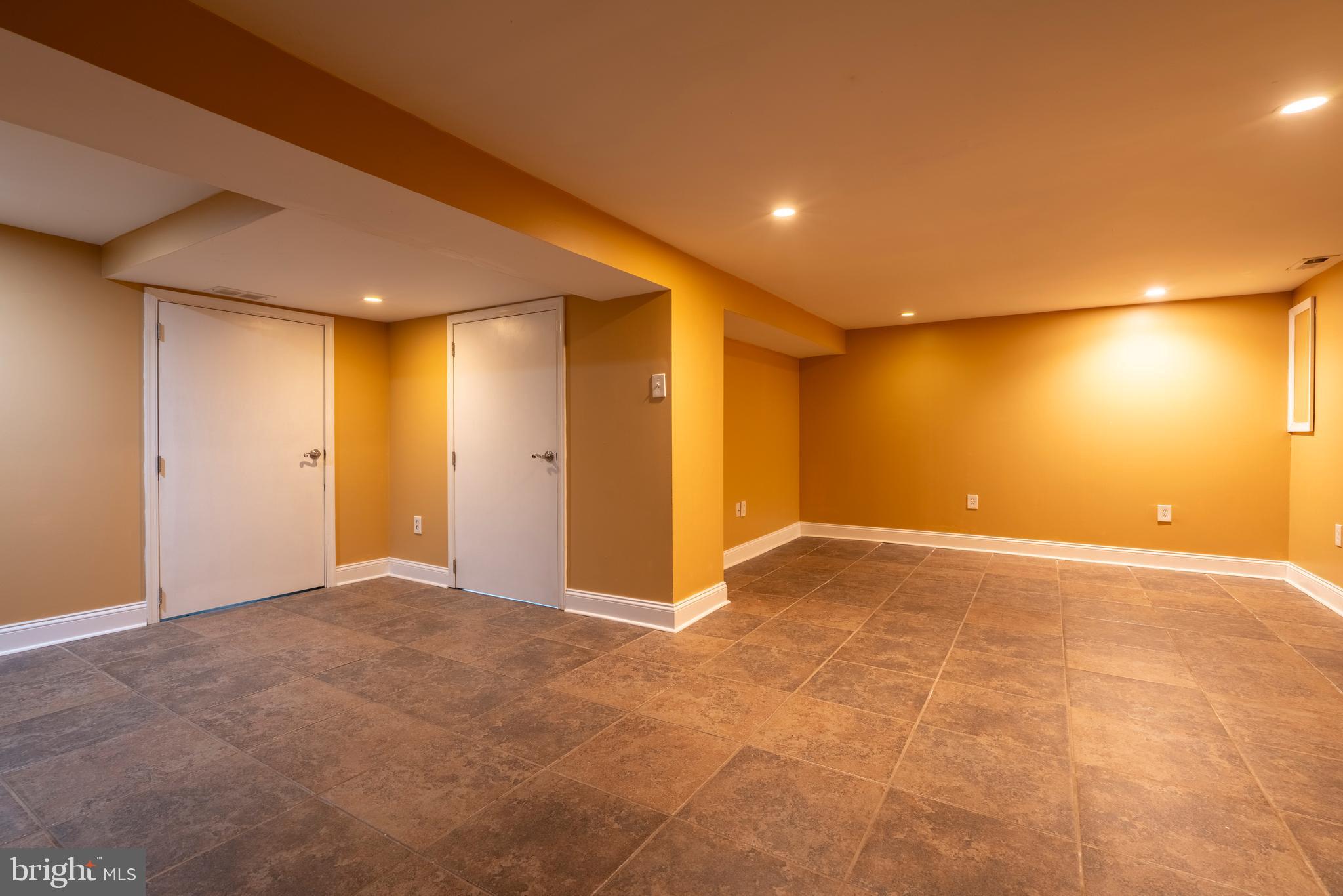 CHURCHVILLE MANOR - Residential