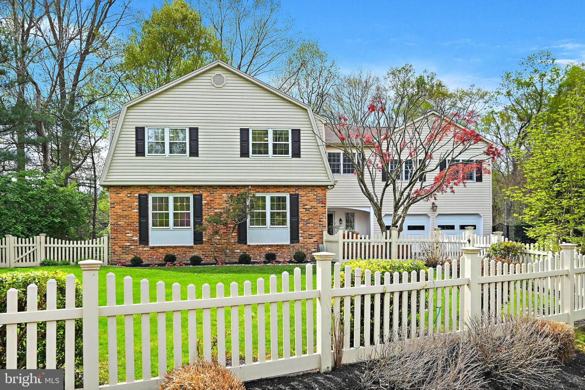 1702 HUNTS END COURT