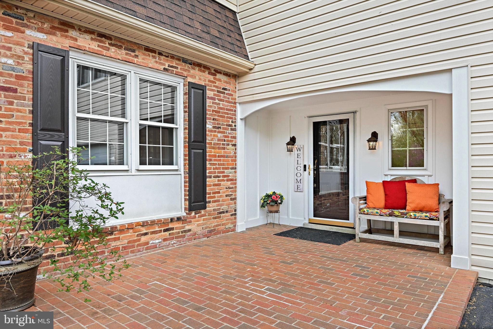 1702 HUNTS END COURT