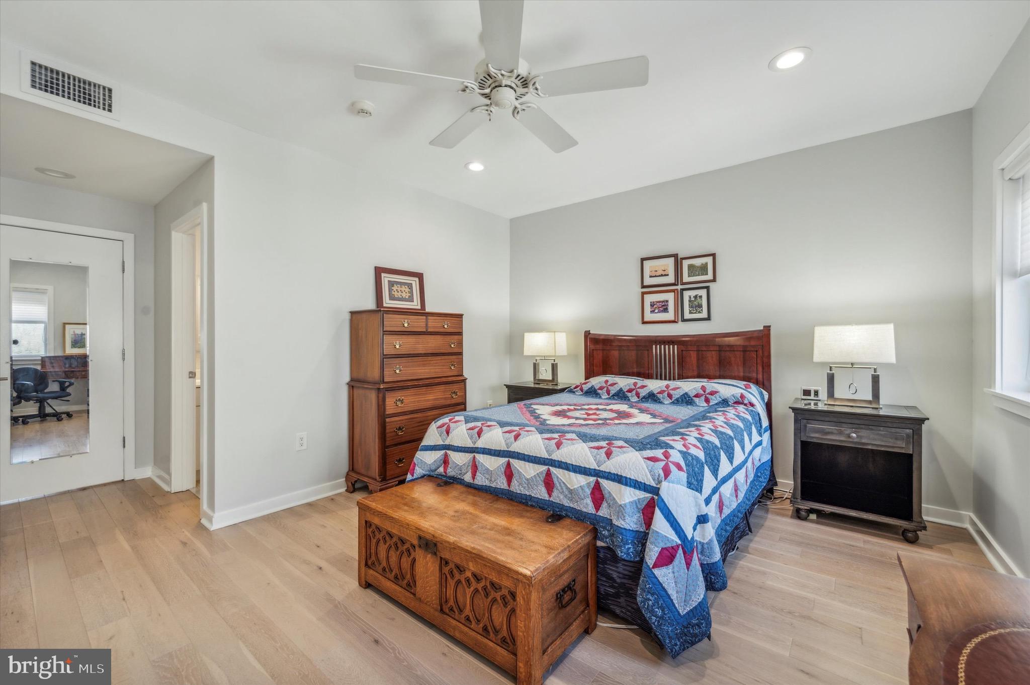 QUEEN VILLAGE - Residential