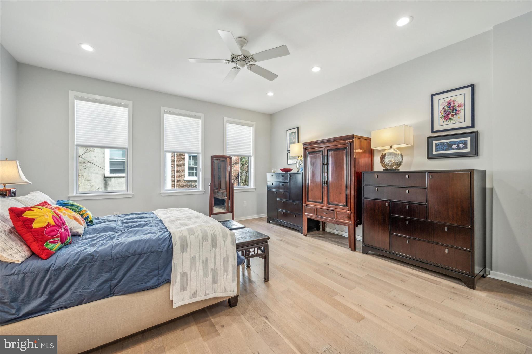 QUEEN VILLAGE - Residential