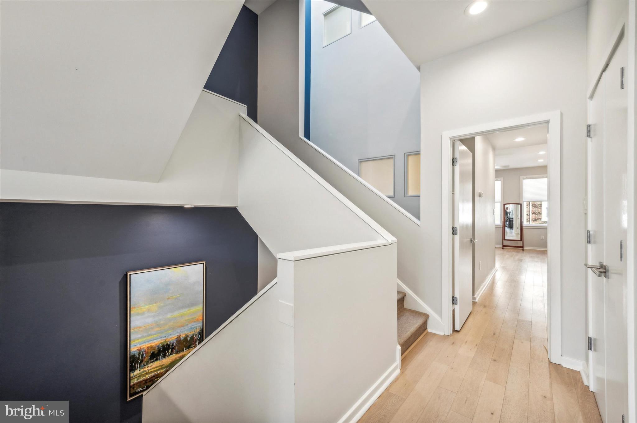 QUEEN VILLAGE - Residential